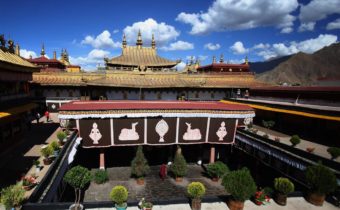 IL TEMPIO DI JOKHANG: UNA VISITA NEL CUORE SPIRITUALE TIBETANO, Mirabile Tibet
