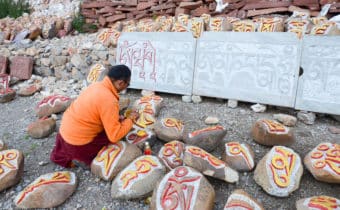 L’ ARTE INCISORIA DI PUSUM: UNO DEI CELEBRI “TRE TESORI” DELLA CONTEA DI NYEMO, Mirabile Tibet