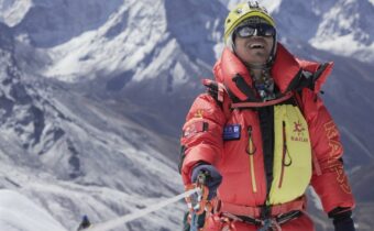 MONTAGNA E DISABILITA’: IMPRESA DI ZHANG HONG, PRIMO CITTADINO ASIATICO NON VEDENTE A RAGGIUNGERE L’EVEREST, Mirabile Tibet