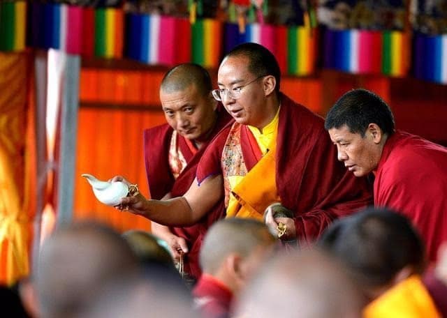 IL PANCHEN LAMA DONA OLTRE 150 MILA DOLLARI AI PIU’ BISOGNOSI, Mirabile Tibet