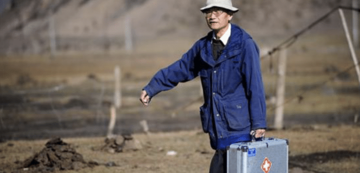 DA SHANGHAI AL TETTO DEL MONDO: LA MISSIONE DI WANG WANQING, MEDICO DI 77 ANNI CHE DA 40 ANNI CURA I TIBETANI, Mirabile Tibet