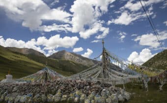 MISTICO TIBET! AVETE MAI SENTITO PARLARE DELLE PIETRA MANI?, Mirabile Tibet