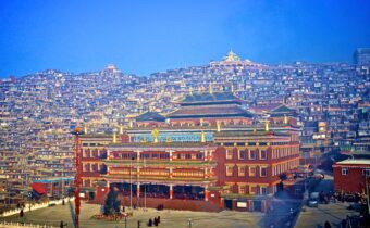 <strong>SVILUPPO E PERFEZIONAMENTO DEL RICONOSCIMENTO DELLE REINCARNAZIONI DEL DALAI LAMA (1542-1616)</strong>, Mirabile Tibet