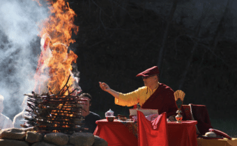 FUOCO E NIRVANA’: UNO SGUARDO DA VICINO AL “JINSEK” TIBETANO, Mirabile Tibet