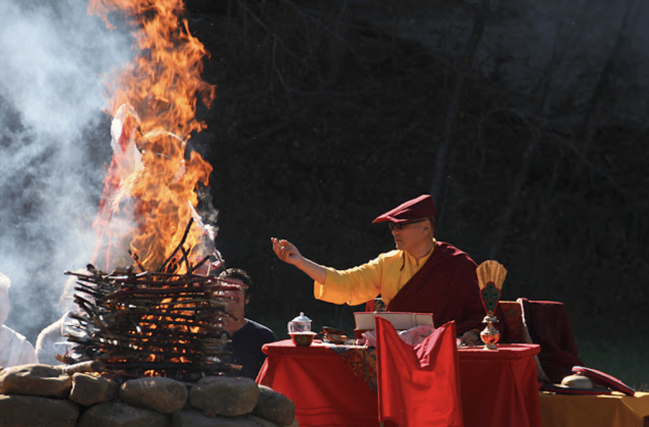 FUOCO E NIRVANA’: UNO SGUARDO DA VICINO AL “JINSEK” TIBETANO, Mirabile Tibet