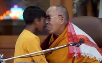 “SUCCHIAMI LA LINGUA”. E’ BUFERA SUL DALAI LAMA, Mirabile Tibet