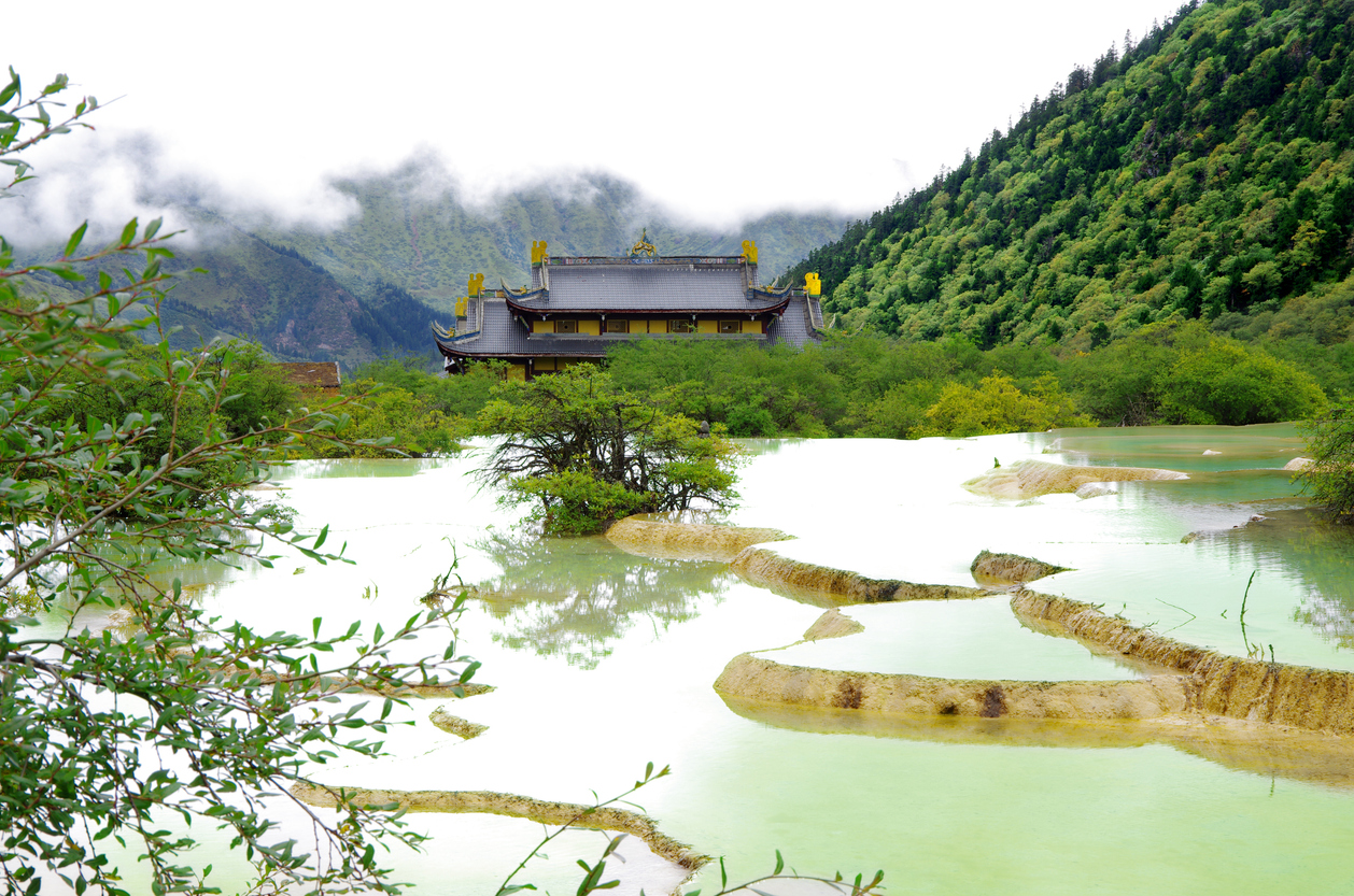 LA VALLE TIBETANA DI HUANGLONG: QUANDO LA NATURA DIVENTA SPETTACOLO, Mirabile Tibet