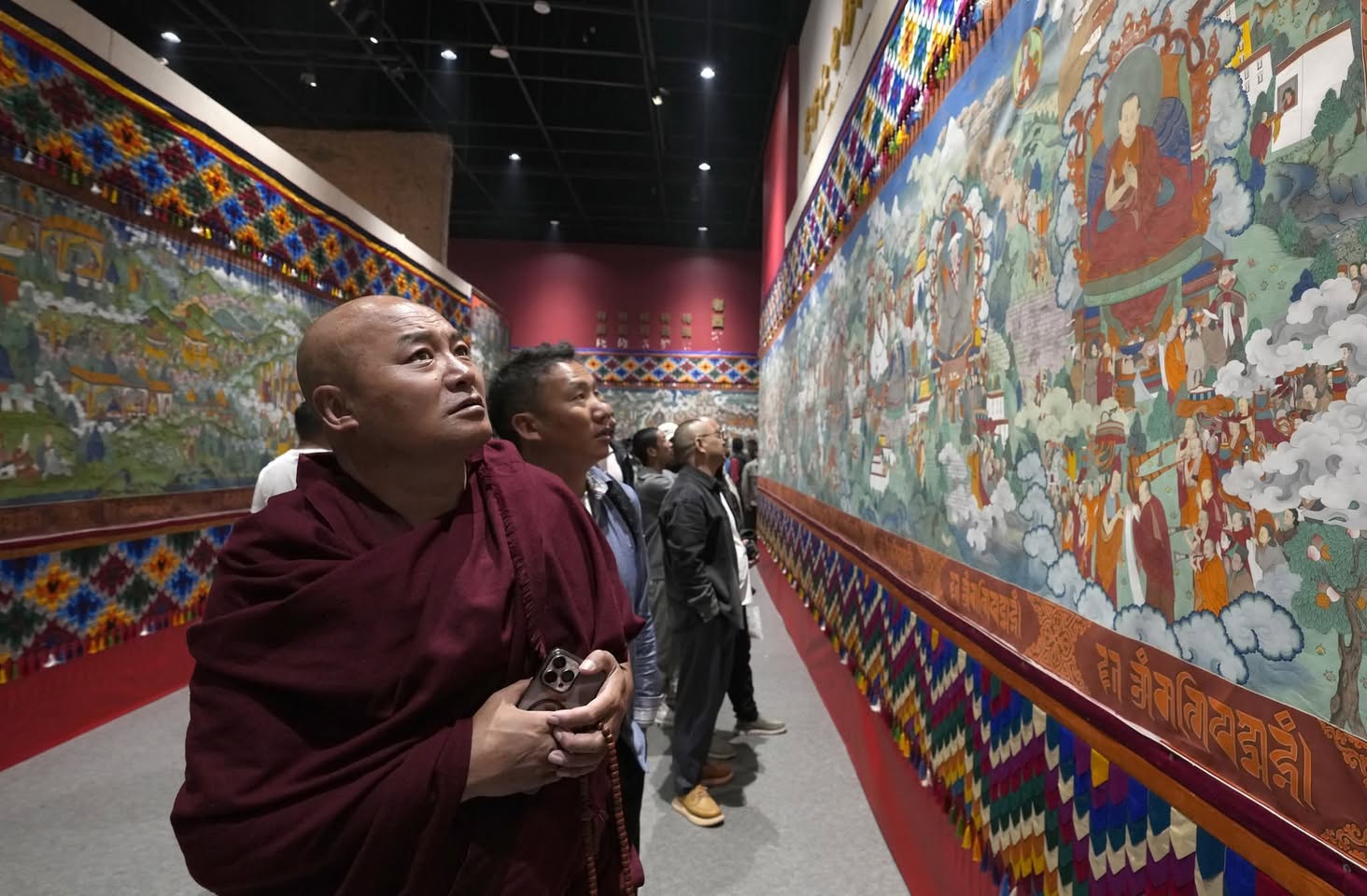 ESPOSTO UN THANGKA TIBETANO DA 200 METRI, Mirabile Tibet