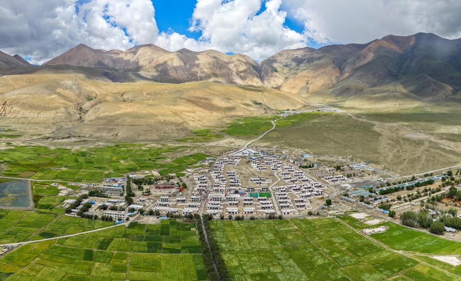 TERREMOTO NEL TIBET: NUOVE CASE, NUOVA VITA, Mirabile Tibet