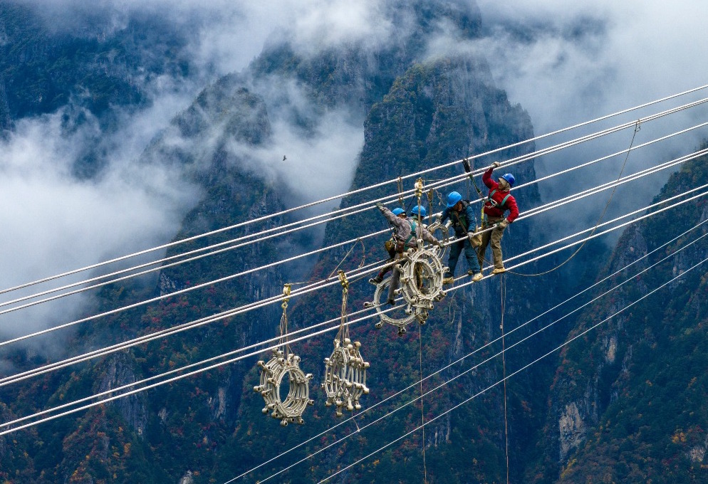 LINEA AD ALTISSIMA TENSIONE AL VIA NEL QINGHAI-TIBET, Mirabile Tibet