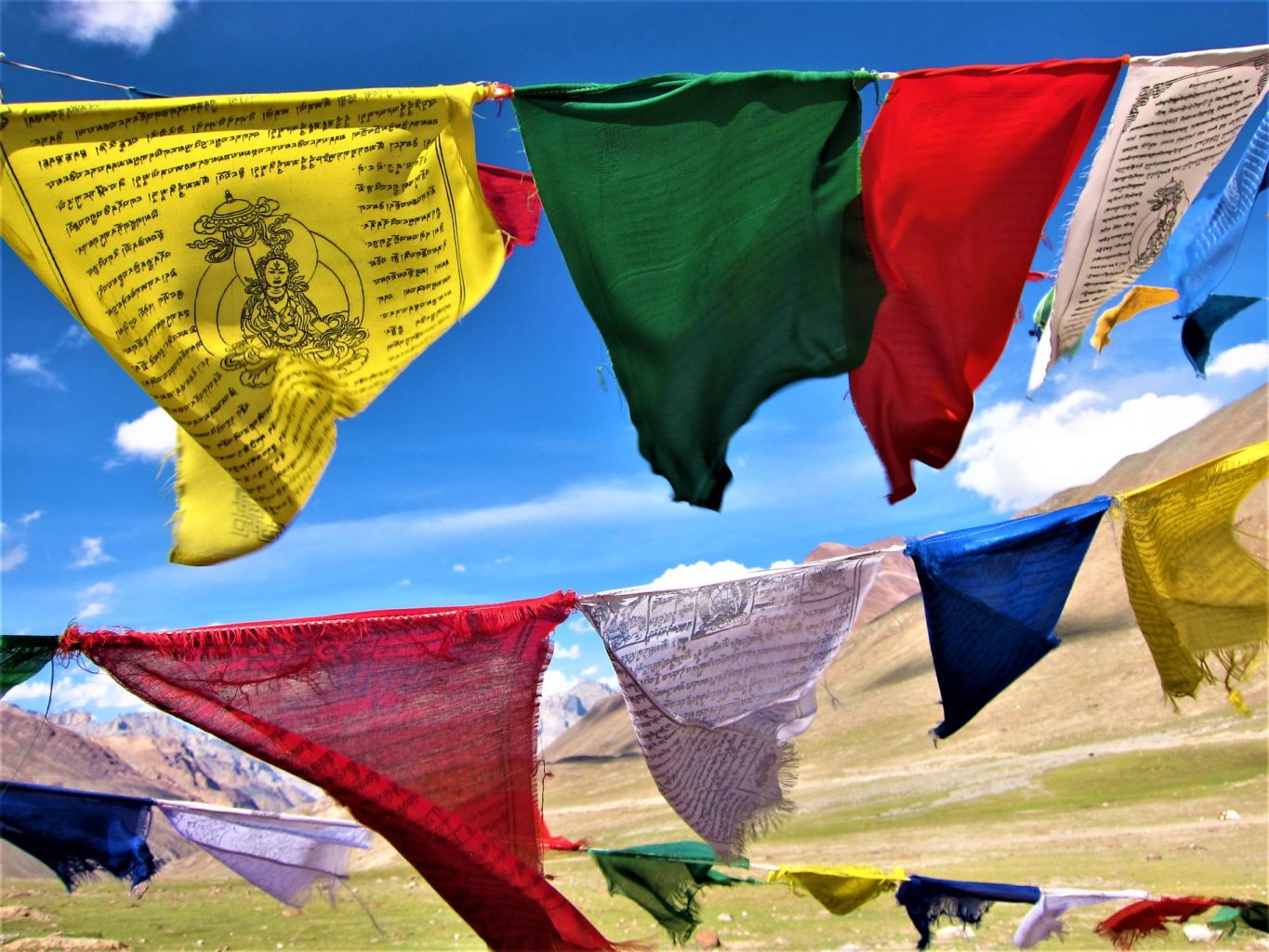 MIRABILE TIBET: LE BANDIERINE DI PREGHIERA, Mirabile Tibet