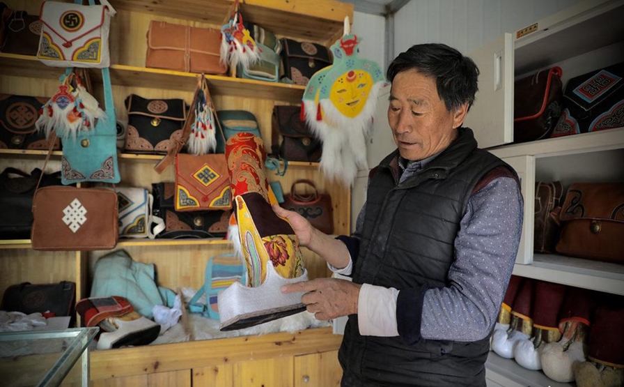 SONAM, IL MAESTRO ARTIGIANO DEL CUOIO TIBETANO, Mirabile Tibet