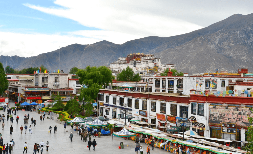 LA TIBETANA LHASA, TRA ANTICO E MODERNO, Mirabile Tibet