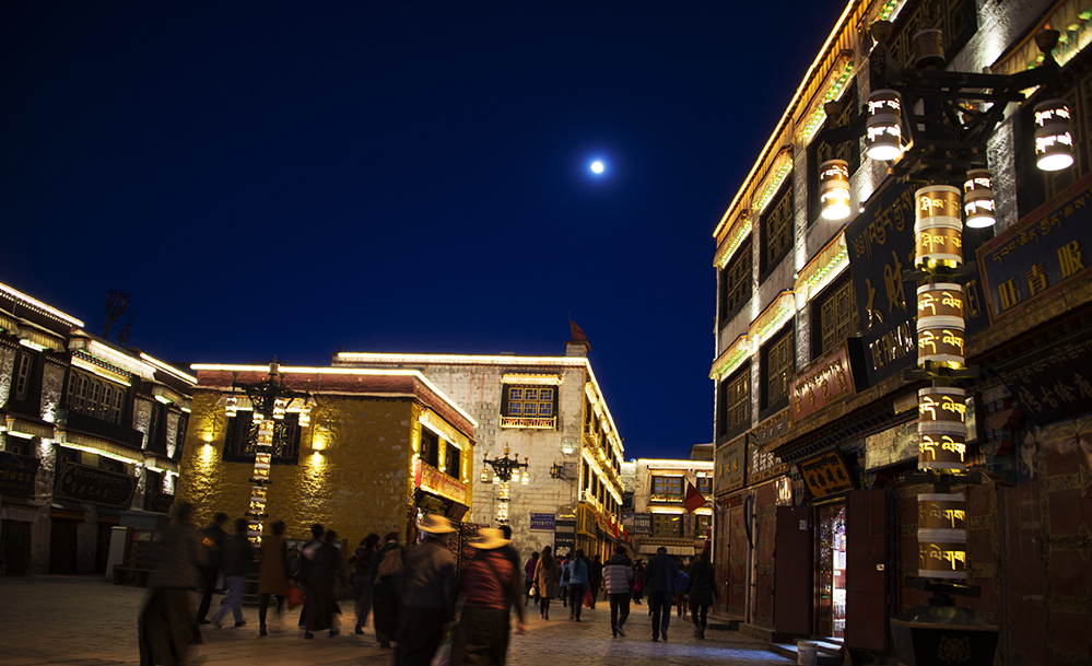 LA TIBETANA LHASA, TRA ANTICO E MODERNO, Mirabile Tibet