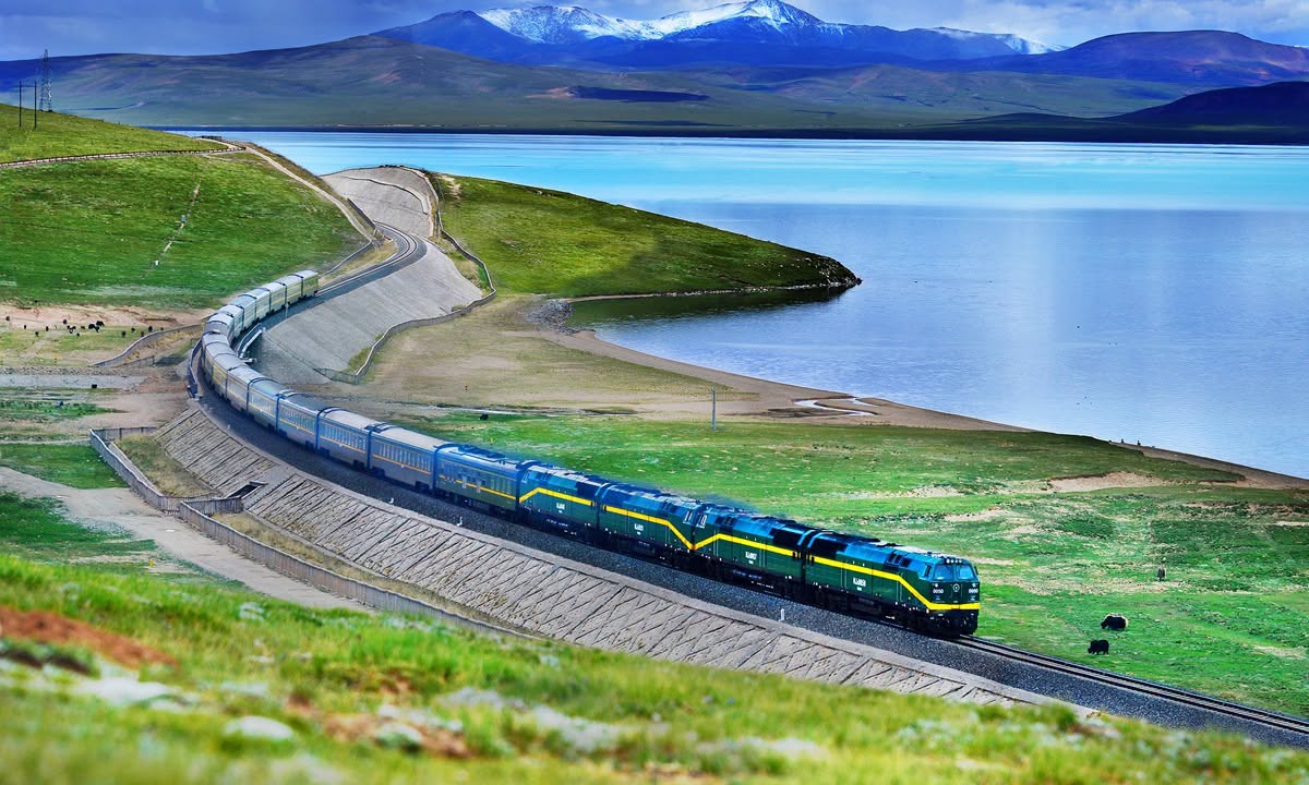 LA FERROVIA QINGHAI-TIBET COMPIE 20 ANNI, Mirabile Tibet