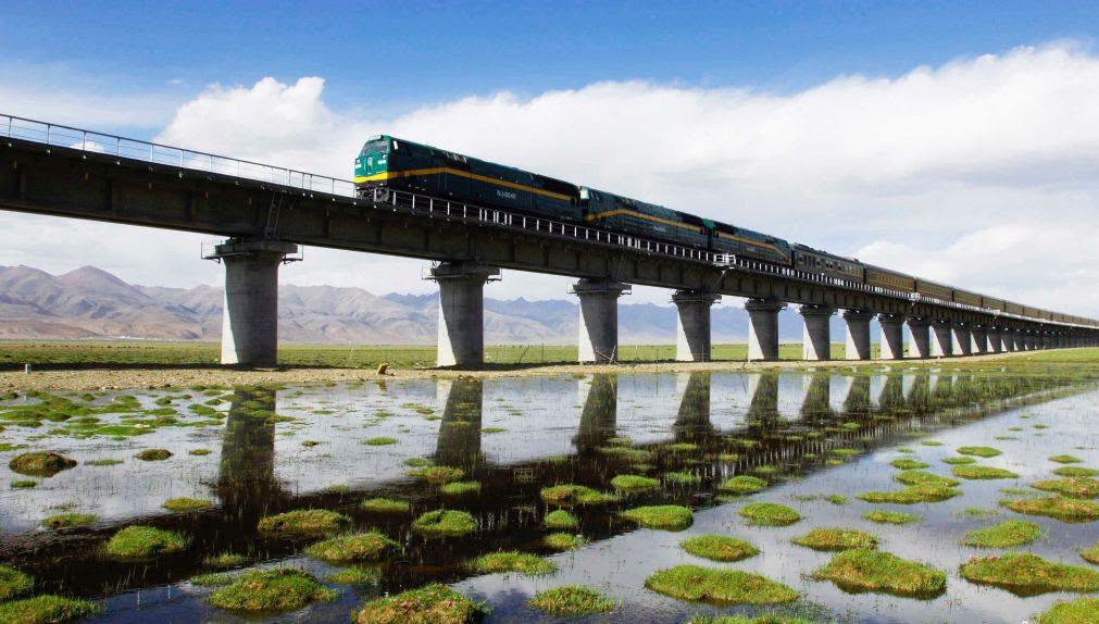 LA FERROVIA QINGHAI-TIBET COMPIE 20 ANNI, Mirabile Tibet
