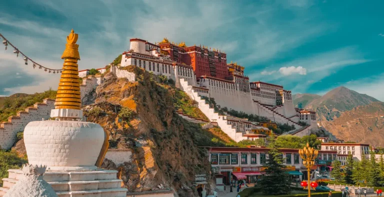 Sei sguardi sul Tibet: Mirabile Tibet torna nello Xizang con creator, giornalismo e street ar, Mirabile Tibet